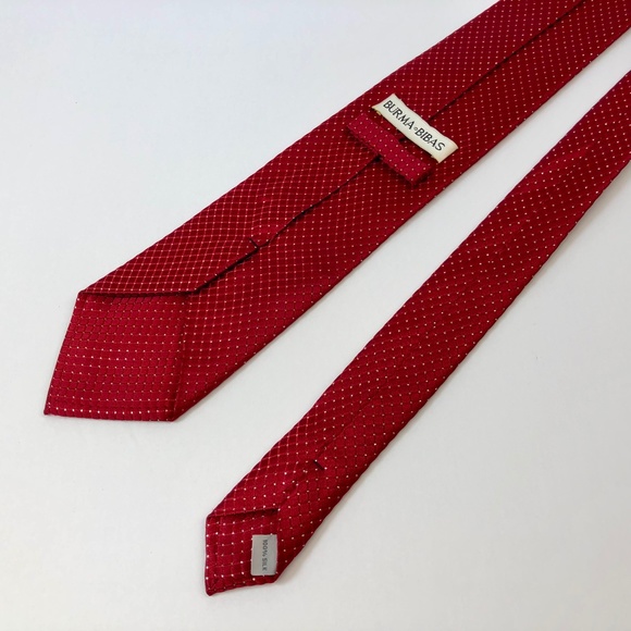 100% Silk Deep Red Textured Tie - Picture 3 of 5